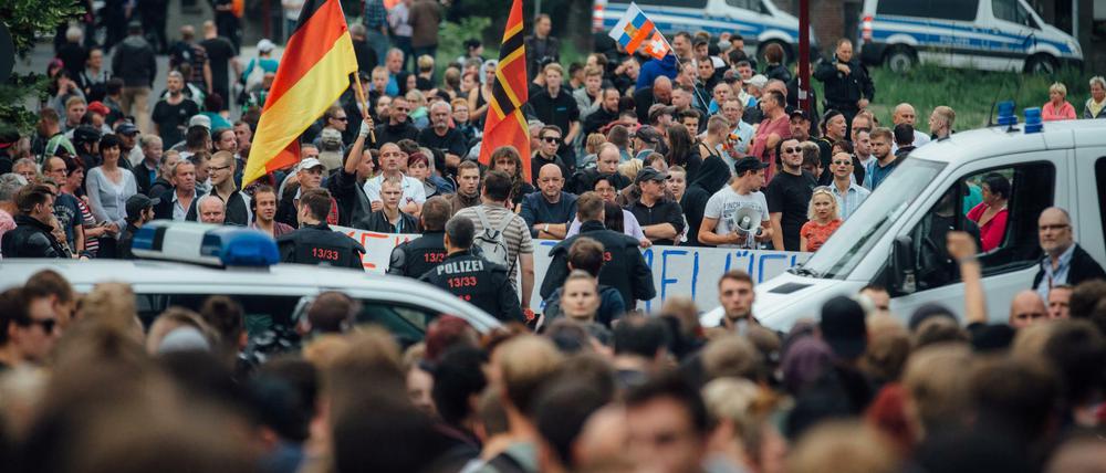 Protestkundgebung gegen Flüchtlingsunterkunft im Juni 2015 im sächsischen Freital.