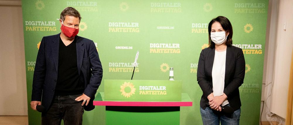 Auf Abstand: Die Grünen-Vorsitzenden Robert Habeck und Annalena Baerbock beim virtuellen Parteitag