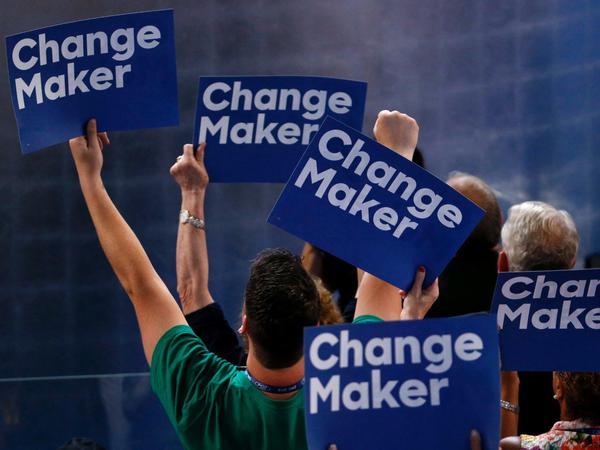 Wer ist hier eigentlich gemeint? "Change-Maker"-Schilder beim Parteitag in Philadelphia.