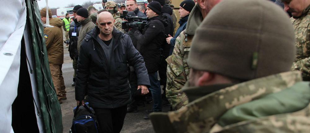 Der Austausch von Gefangenen gilt als Schritt nach vorne auf dem schwierigen Weg zu einer Friedenslösung für die umkämpfte Ostukraine.