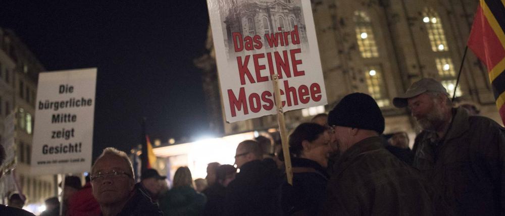 Dresden am Montag vor einer Woche - Dresden auch heute? Pegida-Anhänger wollen auch an diesem geschichtsträchtigen 9. November demonstrieren.  