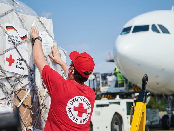 Tonnenweise Hilfsgüter wurden vom DRK nach Beirut gebracht.