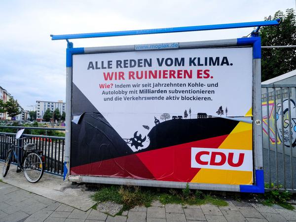 Unter dem Hashtag #CDUmalehrlich teilte die Bewegung Extinction Rebellion Fotos der Plakate.