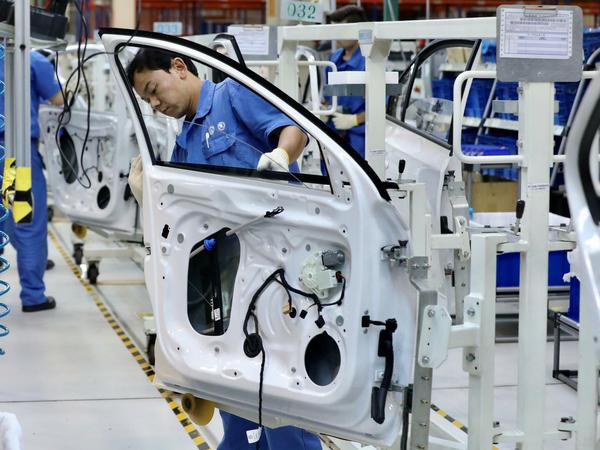 Für deutsche Autos ist der chinesische Markt essentiell - hier eine Fabrik in der Region, in der die Uiguren weggesperrt werden.