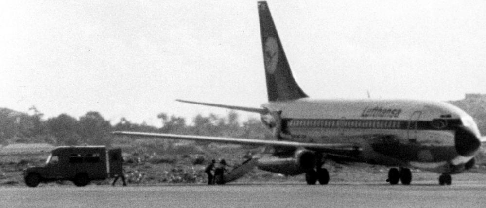 Die entführte "Landshut" am 13. Oktober 1977 auf dem Flughafen von Mogadischu.