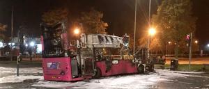 Der ausgebrannte Bus in Belfast.