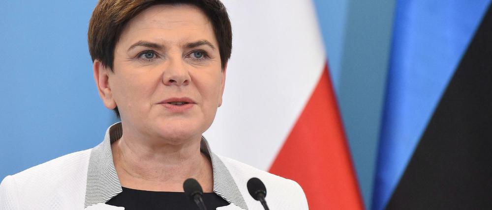 Derzeit steht Polens Regierungschefin Beata Szydlo allein am EU-Pranger. Das soll sich nach dem Willen von EU-Abgeordneten ändern.