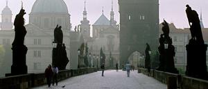 Die Karlsbrücke in Prag (Archivbild) gehört derzeit wieder den Einheimischen. 