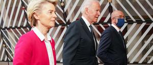 EU-Kommissionschefin von der Leyen, US-Präsident Biden und Ratschef Michel (v.l.n.r.) am Dienstag in Brüssel. 