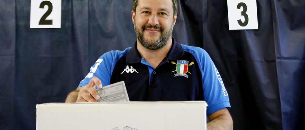 Italiens Innenminister Matteo Salvini bei der Stimmabgabe am Sonntag.