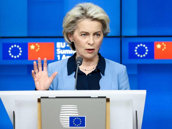 Von EU-Kommissionschefin von der Leyen hängt es ab, ob EU-Gelder für Ungarn gekürzt werden. 