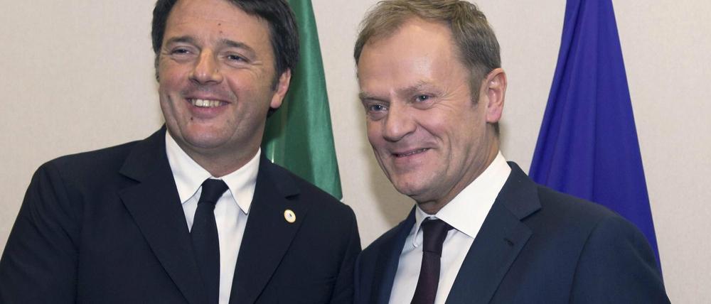 Italiens Regierungschef Matteo Renzi (links) und EU-Ratspräsident Donald Tusk beim Gipfel in Brüssel.