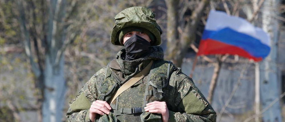 Ein prorussischer Kämpfer in Mariupol
