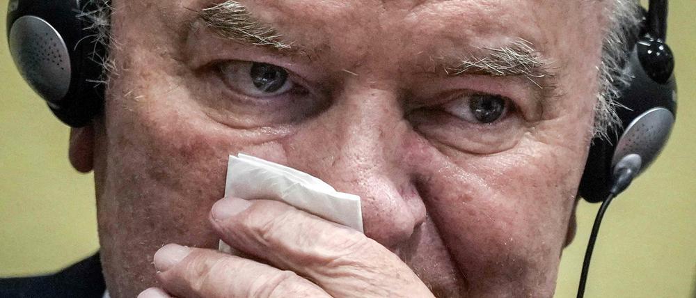 Ratko Mladic muss wegen Völkermords, Kriegsverbrechen und Verbrechen gegen die Menschlichkeit lebenslang hinter Gitter.