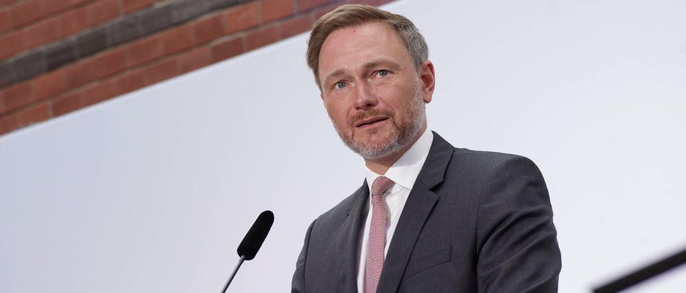 FDP-Chef Christian Lindner will erst nach Gesprächen mit den Grünen Angebote von Union und SPD annehmen.