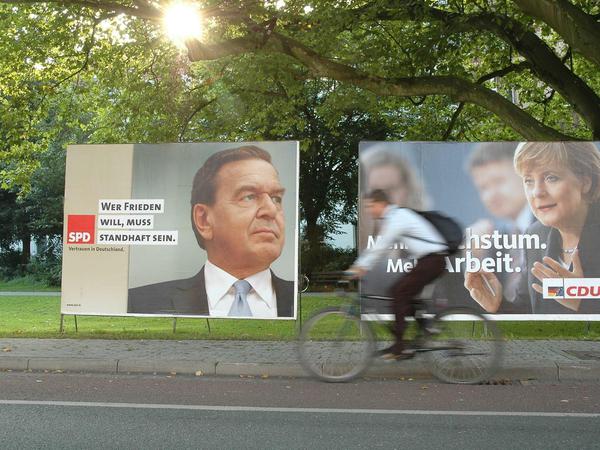 Der letzte SPD-Kanzler Gerhard Schröder riskierte mit der AGENDA 2010, am Ende profitiert Merkel davon.