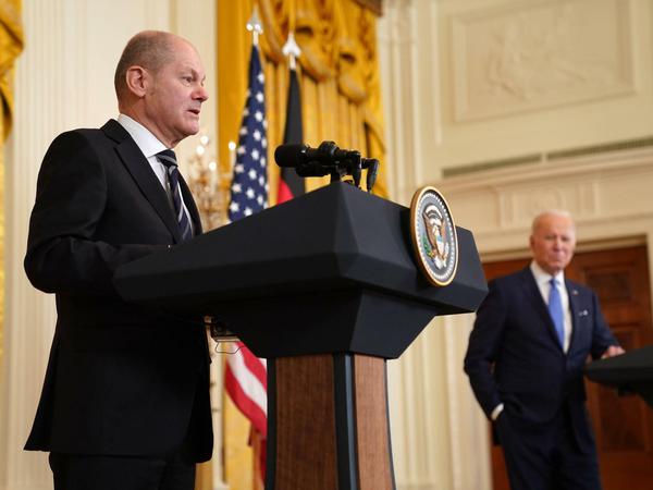 Olaf Scholz und Joe Biden bei der Pressekonferenz im Weißen Haus. 