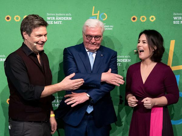 Die Grünen-Chefs Robert Habeck (l-r) und Annalena Baerbock mit Bundespräsident Frank-Walter Steinmeier.