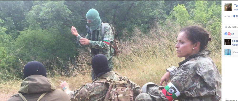 Ex-Pegida-Frontfrau im Juni an der Seite bulgarischen Paramilitärs, die an der Grenze zur Türkei Flüchtlinge jagen