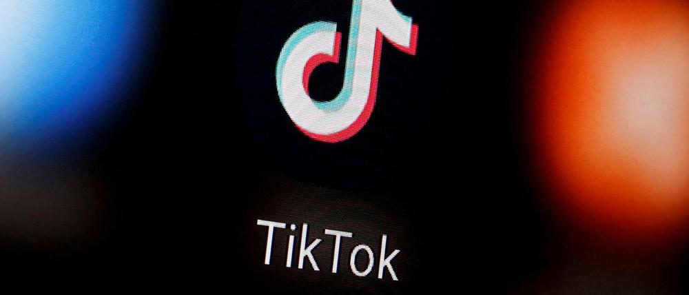 Logo von Tiktok auf einem Smartphone 