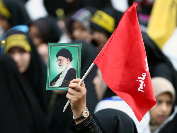 Revolutionsführer Ajatollah Ali Chamenei bestimmt den Kurs des Iran.