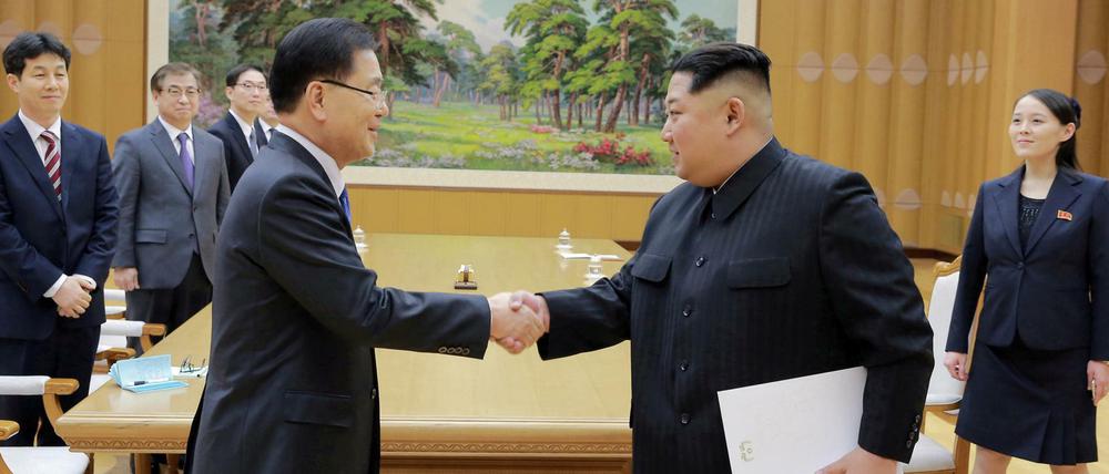 Nordkoreas Machthaber Kim Jong Un empfängt eine Delegation aus Südkorea. 