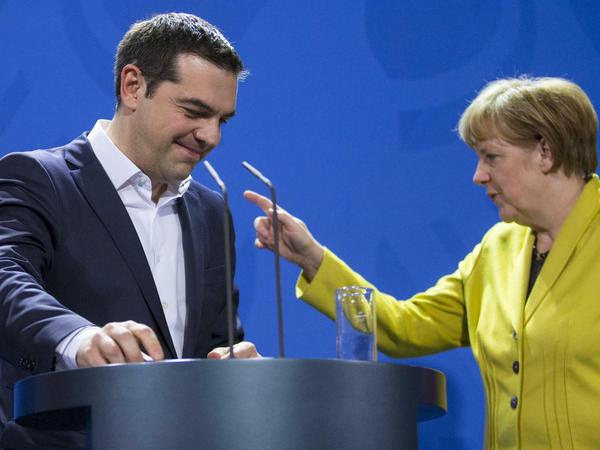 Kanzlerin Angela Merkel und der damalige griechische Ministerpräsident Alexis Tsipras 2015 in Berlin.