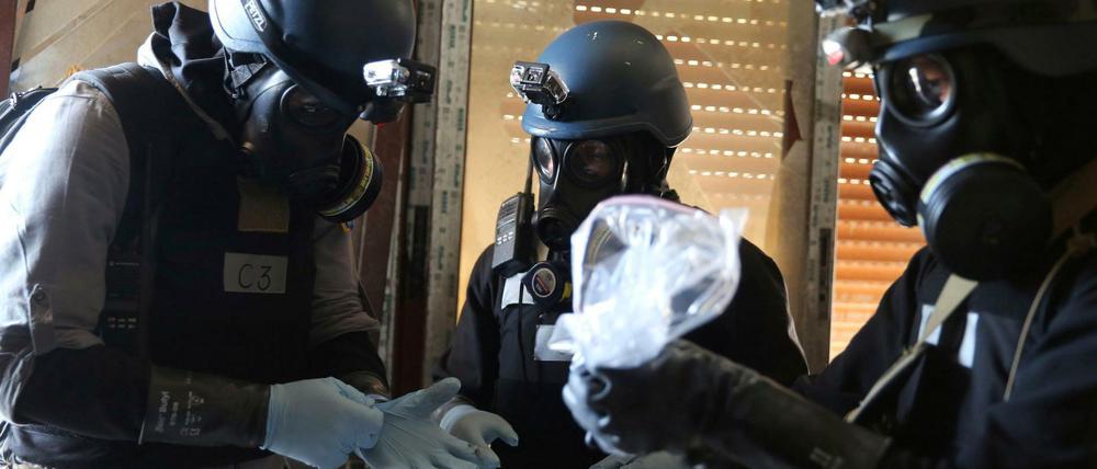 UN-Experten für Chemiewaffen 2013 in einem Vorort von Damaskus