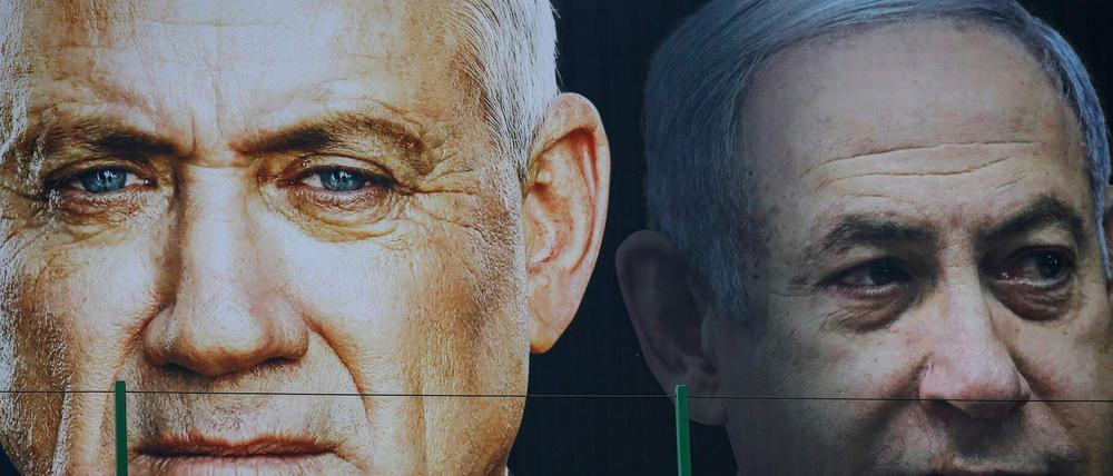 Israels Regierungschef Benjamin Netanjahu (rechts) und sein oppositioneller Rivale Benny Gantz auf einem Wahlplakat.