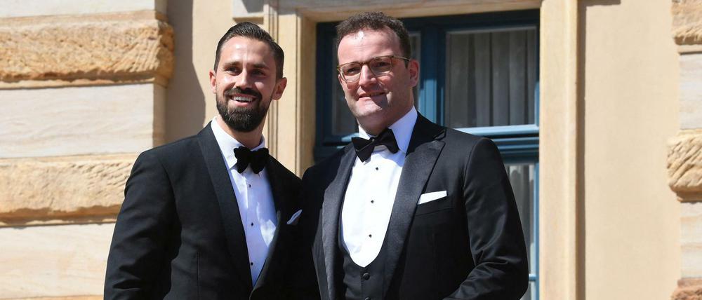 Gesundheitsminister Jens Spahn (re.) mit Ehemann Daniel Funke, der Miteigentümer der Villa ist.