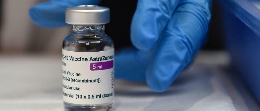 Die EMA hält den Impfstoff von Astrazeneca für sicher.