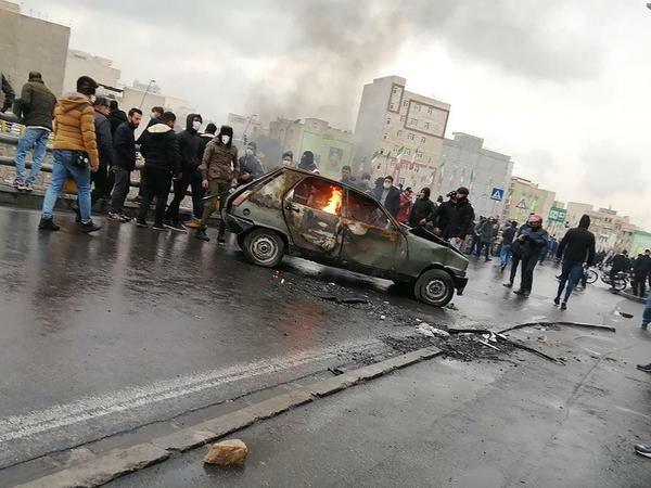 Auf der Straße. Tausende haben Mitte November gegen das Mullahregime demonstriert. Die Proteste wurden mit massiver Gewalt niedergeschlagen.