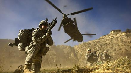 Fast 20 Jahre lang hatten die Bundeswehr und andere Soldaten aus dem Westen in Afghanistan gekämpft, nach dem Fall Kabuls zogen die letzten von ihnen schnell ab.