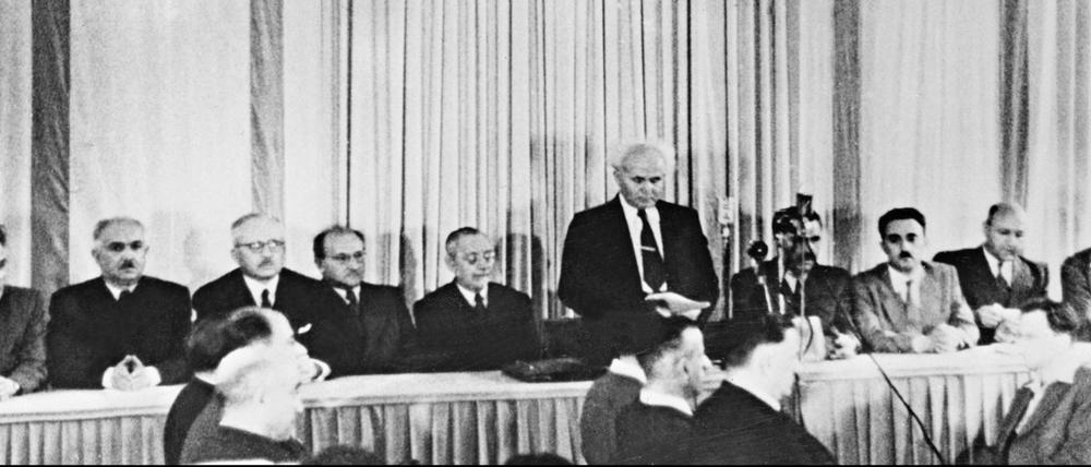 Am 14. Mai 1948 verkündete David Ben Gurion (Mitte) die Gründung des unabhängigen Staates Israel.