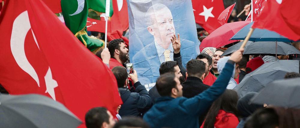 Erdogan mobilisiert seine Anhänger, wie hier vor zwei Wochen in Hamburg.