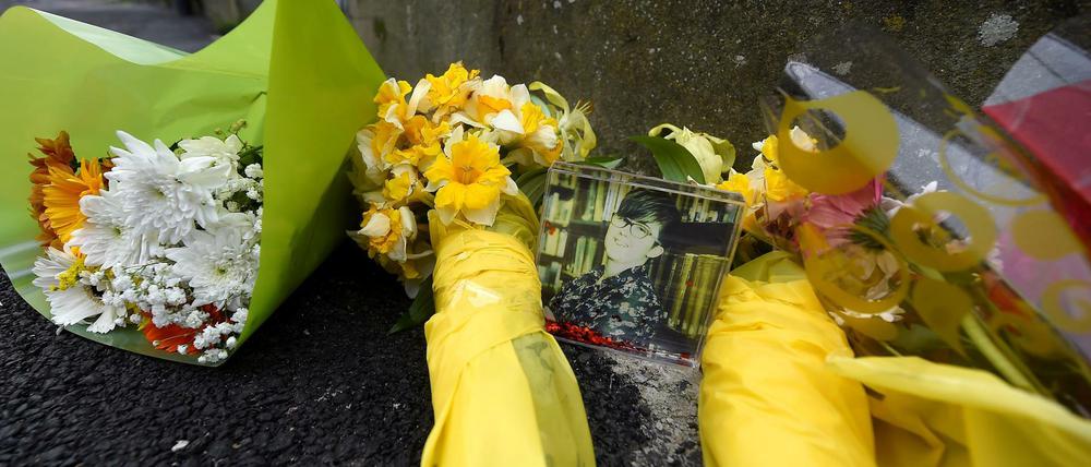 Gedenken an die erschossene Lyra McKee in Londonderry 