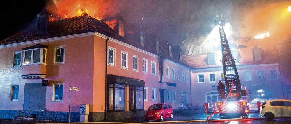 300 Flüchtlinge sollten in Bautzen in den ehemaligen "Husarenhof" einziehen. Brandstifter vereitelten dieses Vorhaben. 
