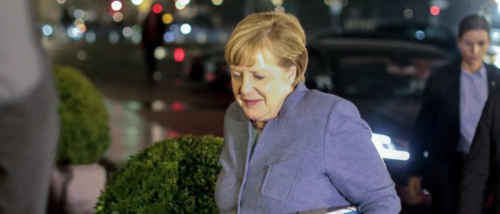 Bundeskanzlerin Merkel auf dem Weg zur vorletzten Runde der Sondierungsgespräche.