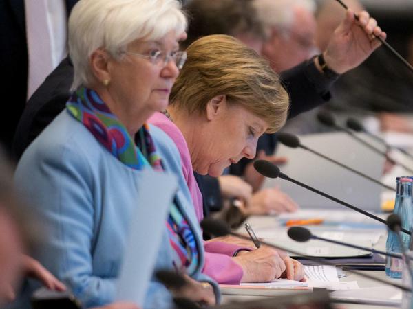 CSU-Landesgruppenchefin Gerda Hasselfeldt fordert ein deutliches Zeichen in der Flüchtlingskrise von Kanzlerin Angela Merkel.