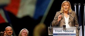 Nach jüngsten Umfragen könnte die rechtsextreme Front National (FN) von Parteichefin Marine Le Pen mit knapp 30 Prozent zur stärksten Kraft werden. 