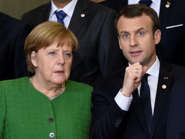 Kanzlerin Angela Merkel (CDU) mit Frankreichs Präsident Emmanuel Macron bei einer Konferenz der EU-Kommission zur Zukunft des Sahel im Februrar 2020.