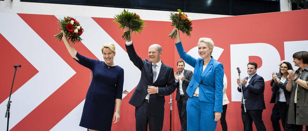 Das Trio der sozialdemokratischen Wahlsieger: Franziska Giffey, Olaf Scholz und Manuela Schwesig am Tag nach der Wahl im Willy-Brandt-Haus.