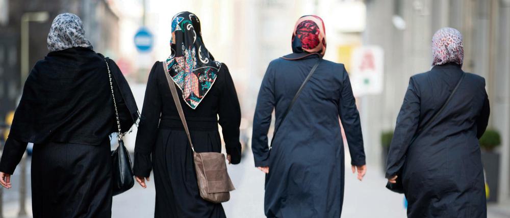 Frauen mit Kopftüchern in Berlin-Kreuzberg.