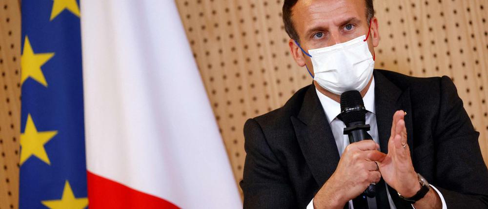 Kritiker werfen Staatschef Macron vor, bei der Pandemiebekämpfung nicht entschieden genug gehandelt zu haben. 