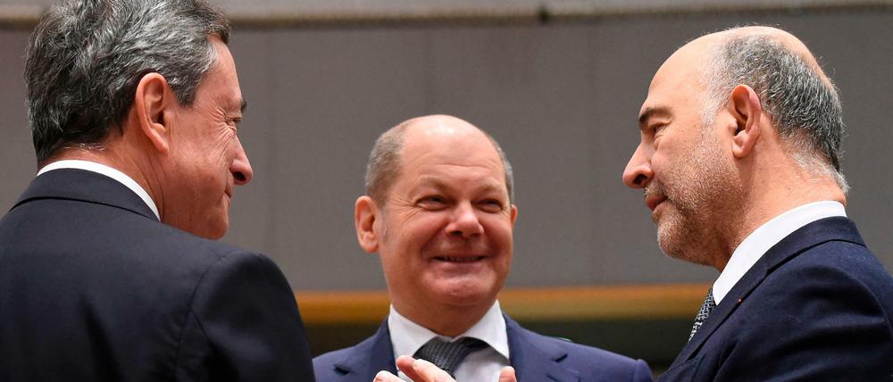 Bundesfinanzminister Olaf Scholz mit Mario Draghi (links) und Pierre Moscovici 