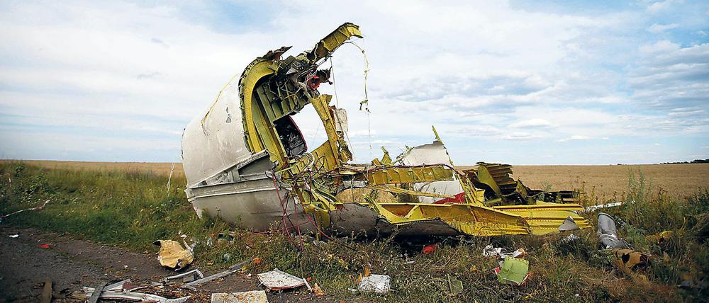 Trümmer des über der Ostukraine abgeschossenen Flugs MH17 (Archivbild von 2014)