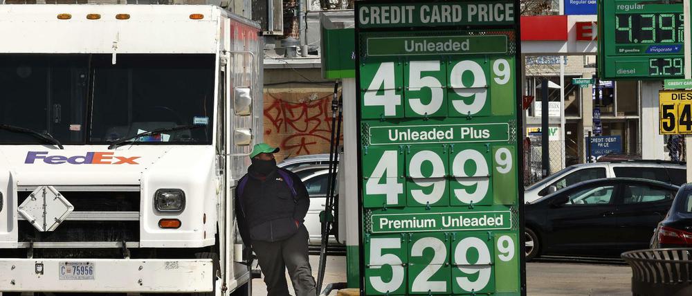 Vor allem die Benzinpreise sind in den USA explodiert.