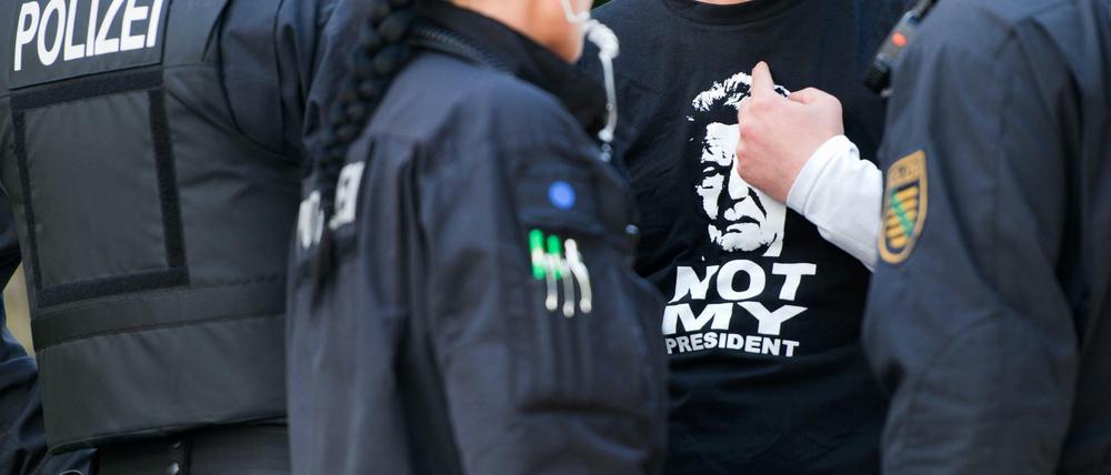 "Not my President" - Protest gegen Gauck in Sebnitz