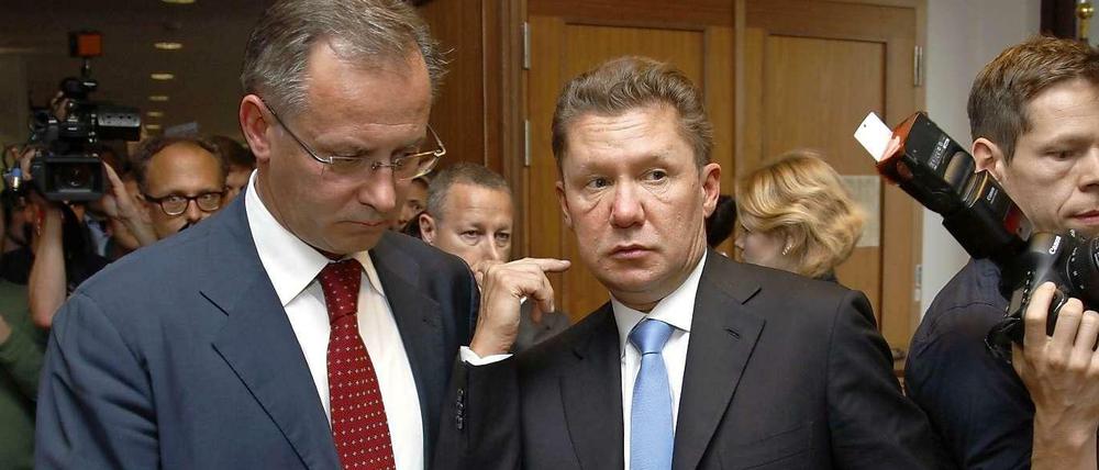 Der Chef des russischen Gaskonzerns Gazprom, Alexej Miller (Mitte), verlässt den Verhandlungsraum in der Berliner Vertretung der EU-Kommission.