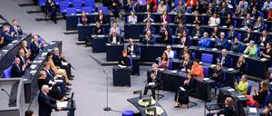Bundespräsident Frank-Walter Steinmeier spricht bei einer Gedenkstunde zum 70. Jahrestag des Volksaufstandes in der DDR im Deutschen Bundestag.